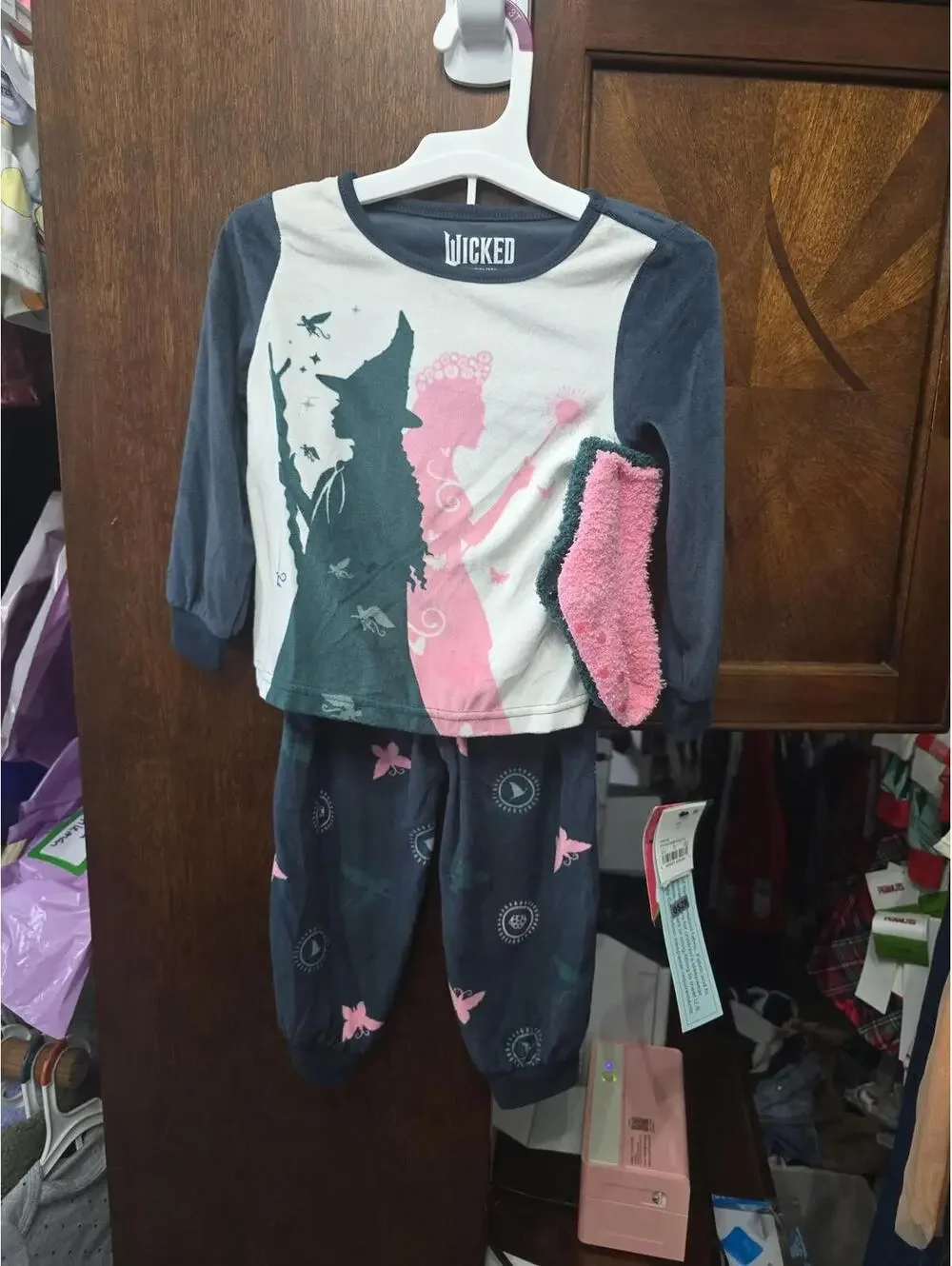 Girls3t brand new wicked pajamas with grip socks. Item 528